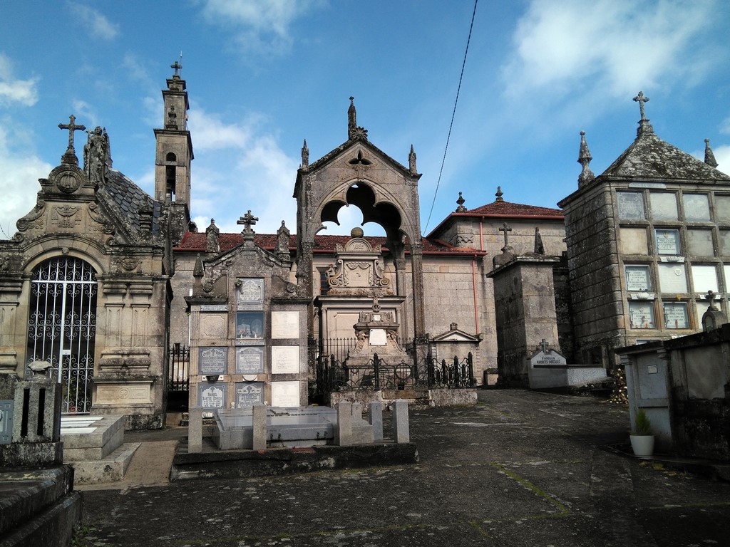 Ampliar: Entrada. Cemiterio de Señorín, Carballiño